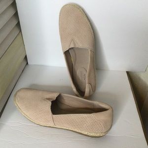 Clarks Ultimate Comfort suede loafer. New no tags.